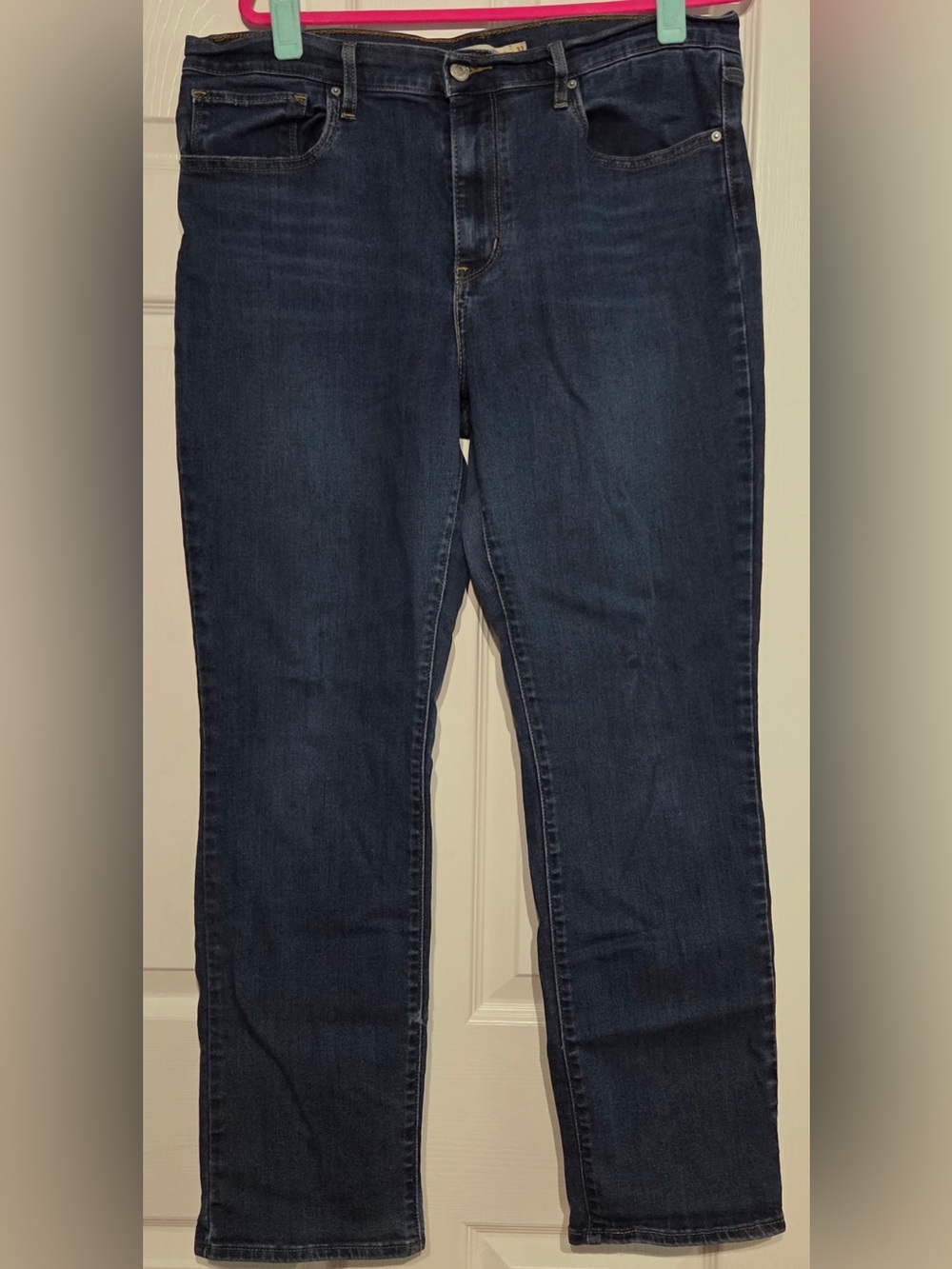 Levi's Women's Classic Dark Wash Straight Leg Jeans Size 33